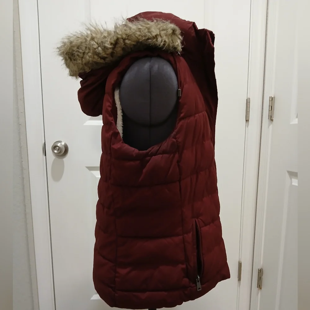 🔥SALE🔥Banana Republic Maroon‎ Puffy Hooded Vest
